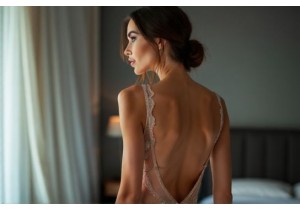 How to Wear Sensual Underwear with Backless Gowns