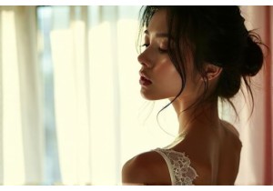 Capturing Intimacy in Erotic Lingerie Editorials