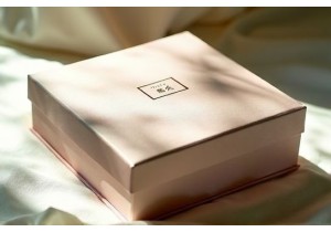 Luxury Lingerie Boxes Featuring Handmade Suxiu Details