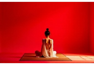 Modern Cut Silk Loungewear Reflecting Quiet Eastern Confidence