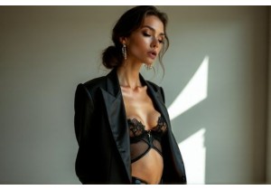 Erotic Fashion Guide to Finding Your Most Confident Naughty Look