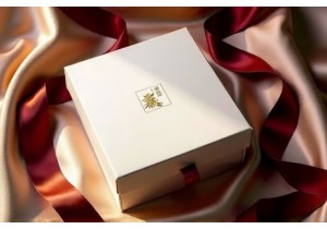 Aesthetic Trends in Chinese Lingerie Packaging Merging Luxury Minimalism and Cultural Motifs